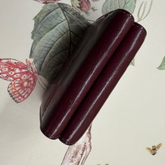 GIVENCHY TRI-FOLD WALLET --EXCELLENT CONDITION - Picture 4 of 14